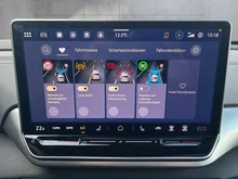 VW ID.4 Pro 210 kW Business in Gletscherweiß Metallic Dach schwarz