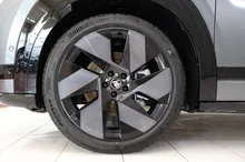 Škoda Peaq Sportline 90x in Graphit-Grau Metallic