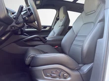 Porsche Cayenne E-Hybrid in weiss - metallic