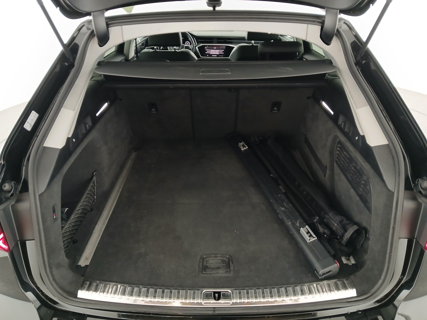 Audi A6 Avant 35 TDI Sport | Bild 32 von 37