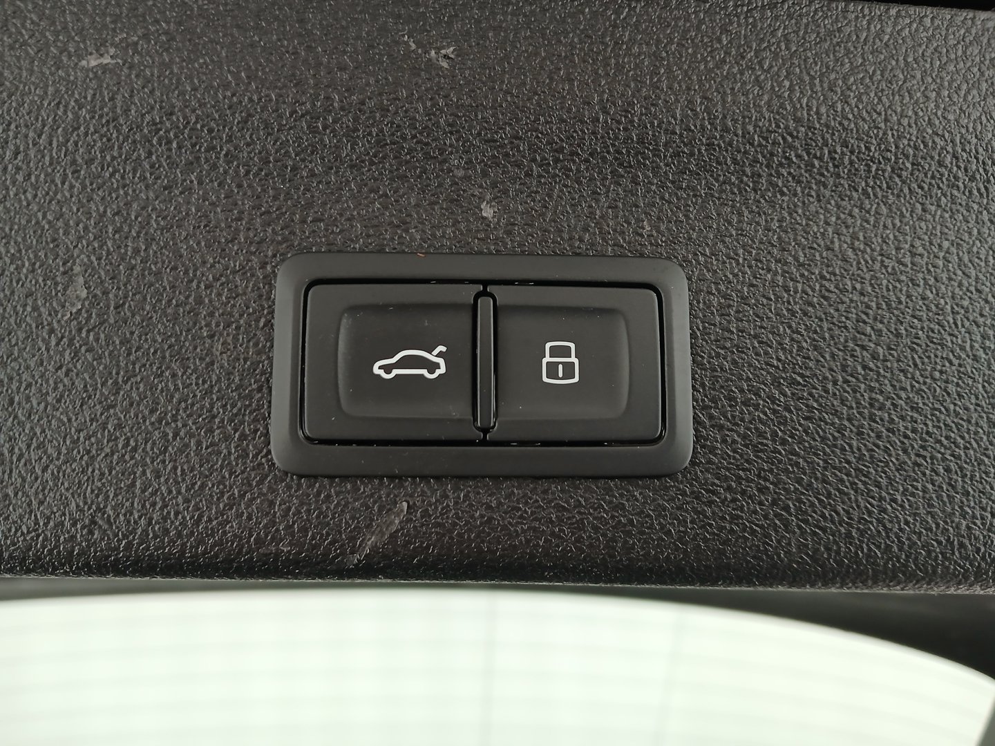 Audi A6 Avant 35 TDI Sport | Bild 33 von 37