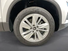 Škoda Karoq Selection TSI DSG ACT in Moon-Weiß Metallic