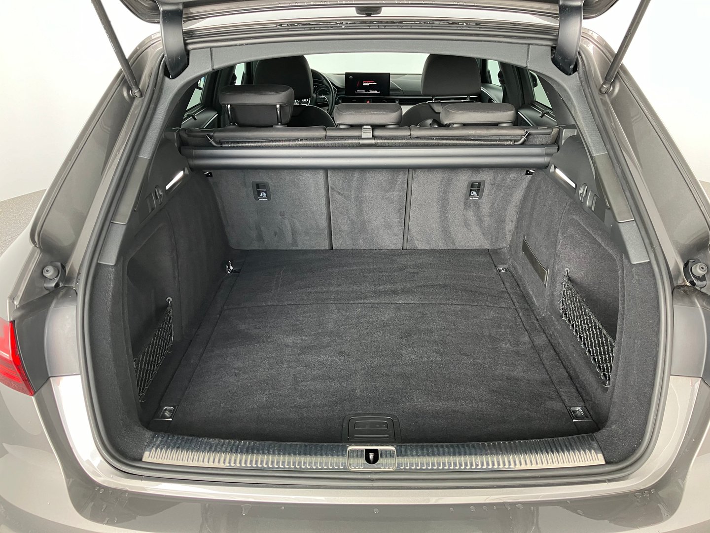 Audi A4 Avant 45 TFSI quattro advanced | Bild 15 von 18