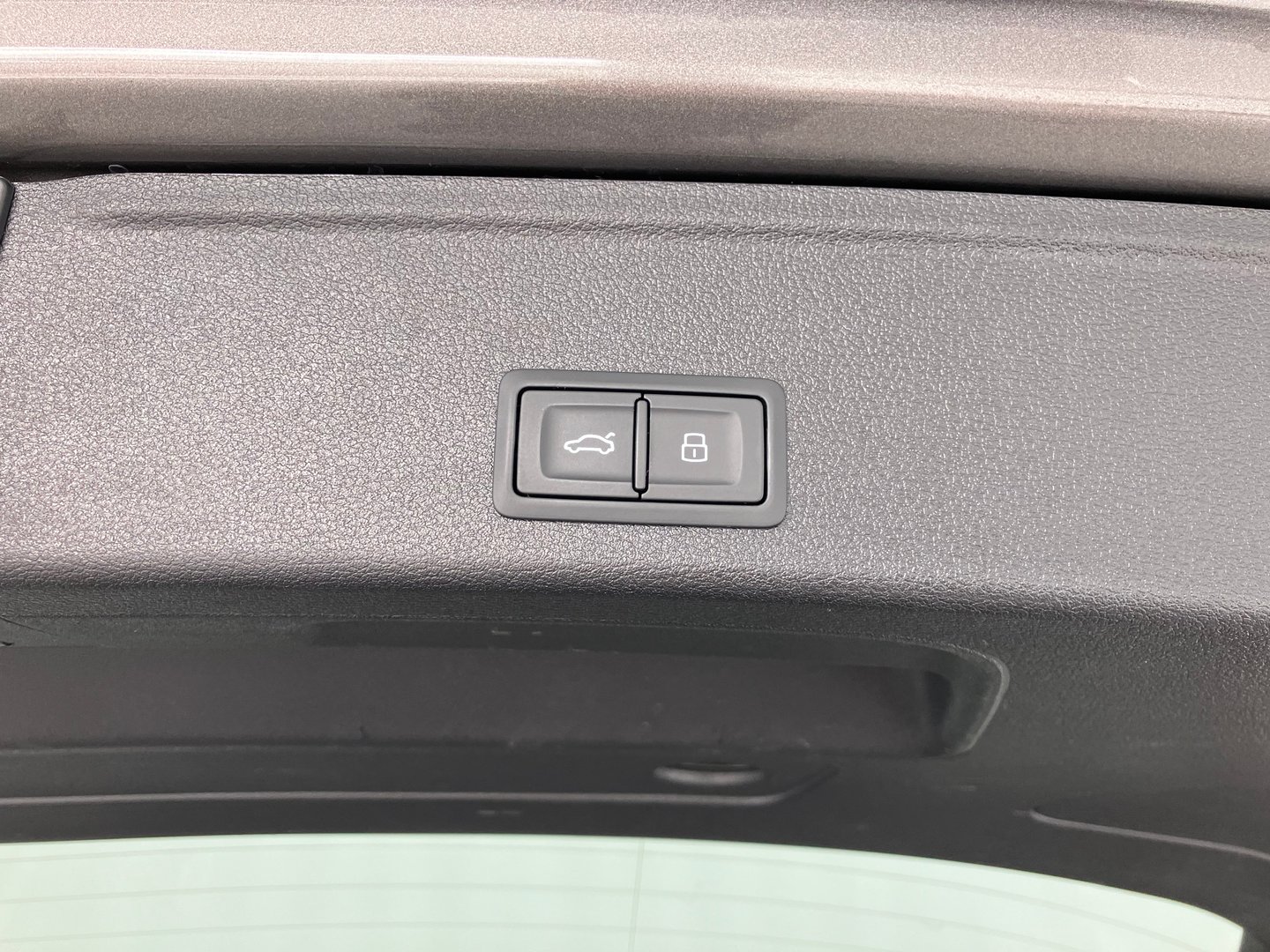 Audi A4 Avant 45 TFSI quattro advanced | Bild 16 von 18
