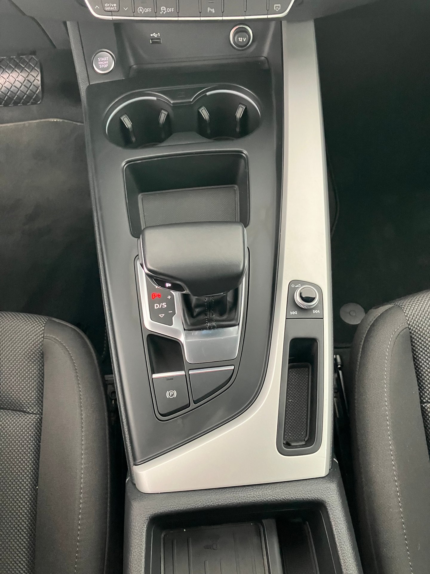 Audi A4 Avant 45 TFSI quattro advanced | Bild 13 von 18
