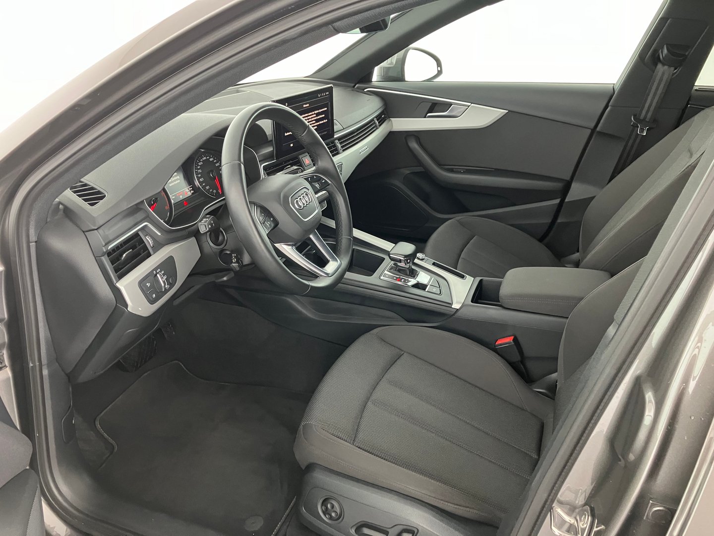 Audi A4 Avant 45 TFSI quattro advanced | Bild 4 von 18
