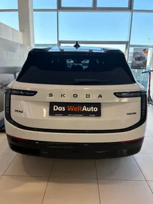 Škoda Peaq Sportline 90x in Moon-Weiß Metallic