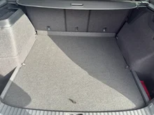 VW Tayron Sport eHybrid DSG 150kW in Cipressino-Grün Metallic