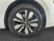 VW Golf Variant Business TDI DSG in Pure White