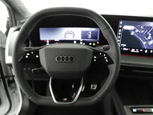 Audi Q4 e-tron quattro in Gletscherweiss metallic