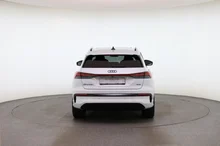 Audi Q4 e-tron quattro in Gletscherweiss metallic