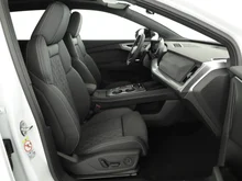 Audi Q4 e-tron quattro in Gletscherweiss metallic