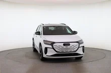 Audi Q4 e-tron quattro in Gletscherweiss metallic
