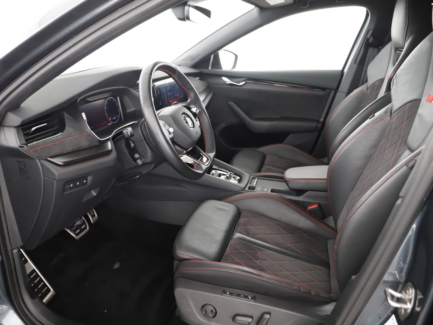 Škoda OCTAVIA Combi RS iV 245 DSG | Bild 4 von 16