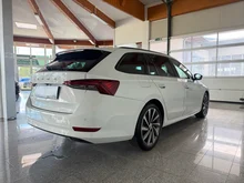 Škoda Octavia Combi Premium TSI in 2Y Moon-Weiss Metallic