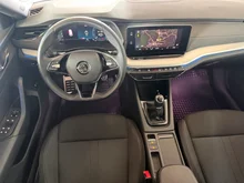 Škoda Octavia Combi Premium TSI in 2Y Moon-Weiss Metallic