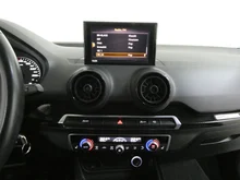 Audi Q2 1.0 TFSI Sport in A2 Brillantschwarz