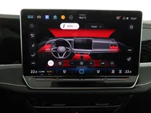 VW Passat Variant Business eHybrid 150kW in Pure White