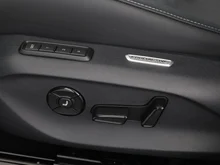 VW Passat Variant Business eHybrid 150kW in Pure White