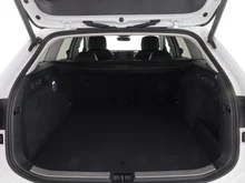 VW Passat Variant Business eHybrid 150kW in Pure White