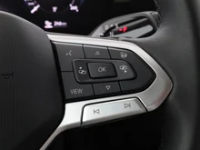 VW Passat Variant Business eHybrid 150kW in Pure White