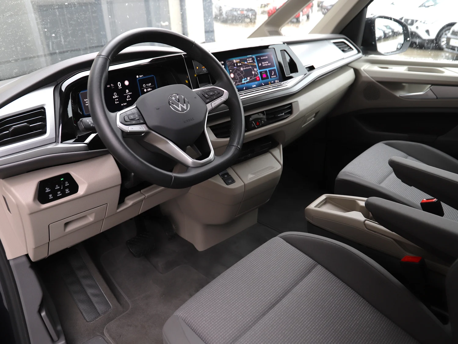 Bild eines VW Multivan Business ÜH TDI