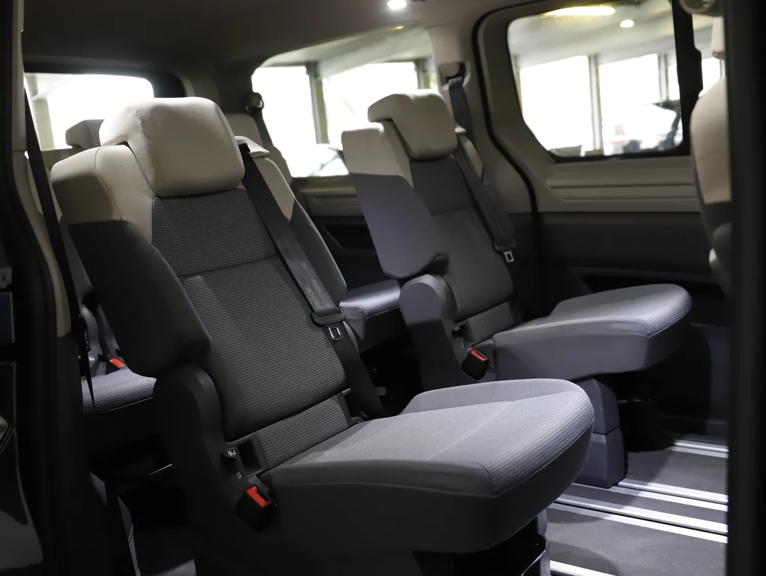 Bild eines VW Multivan Business ÜH TDI