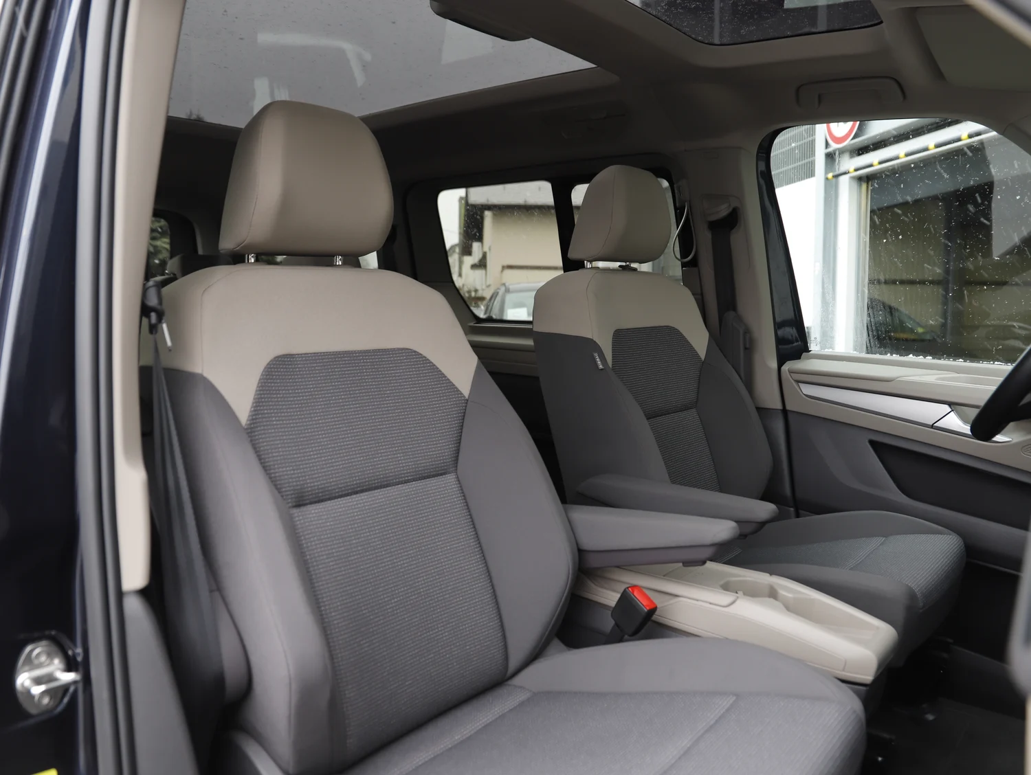 Bild eines VW Multivan Business ÜH TDI