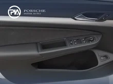 VW Golf Variant Business TSI in Pure White