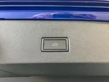 VW T-Roc R-Line TDI DSG in Lapiz Blue Metallic Dach Black Uni