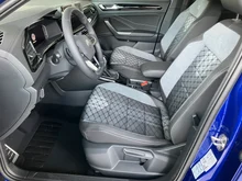 VW T-Roc R-Line TDI DSG in Lapiz Blue Metallic Dach Black Uni