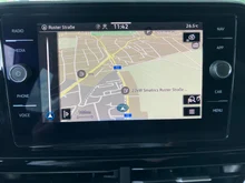 VW T-Roc R-Line TDI DSG in Lapiz Blue Metallic Dach Black Uni