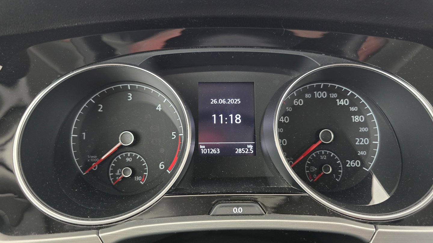VW Touran TDI SCR DSG 5-Sitzer | Bild 14 von 25