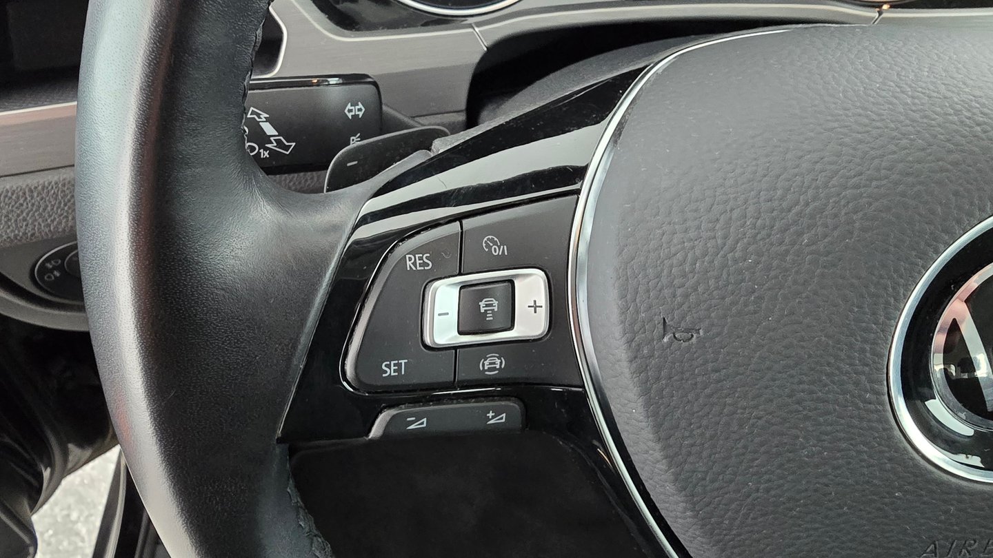 VW Touran TDI SCR DSG 5-Sitzer | Bild 15 von 25