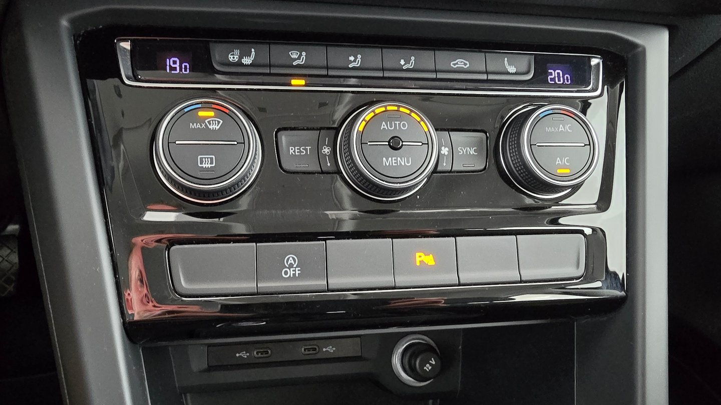 VW Touran TDI SCR DSG 5-Sitzer | Bild 21 von 25