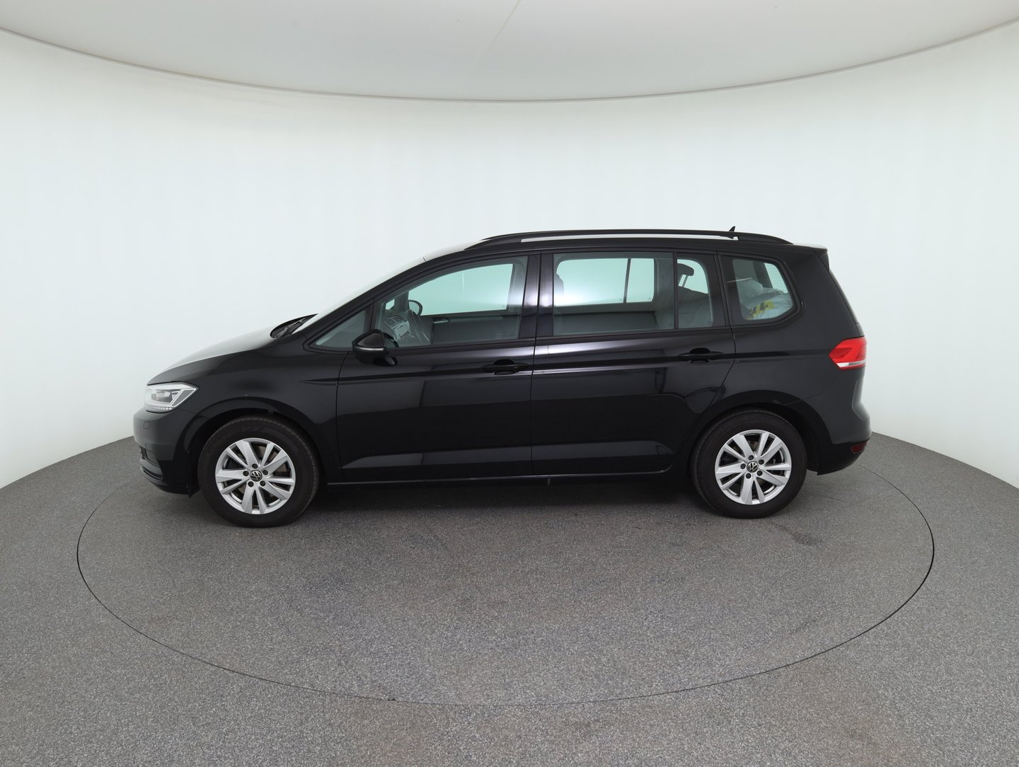 VW Touran TDI SCR DSG 5-Sitzer | Bild 8 von 25