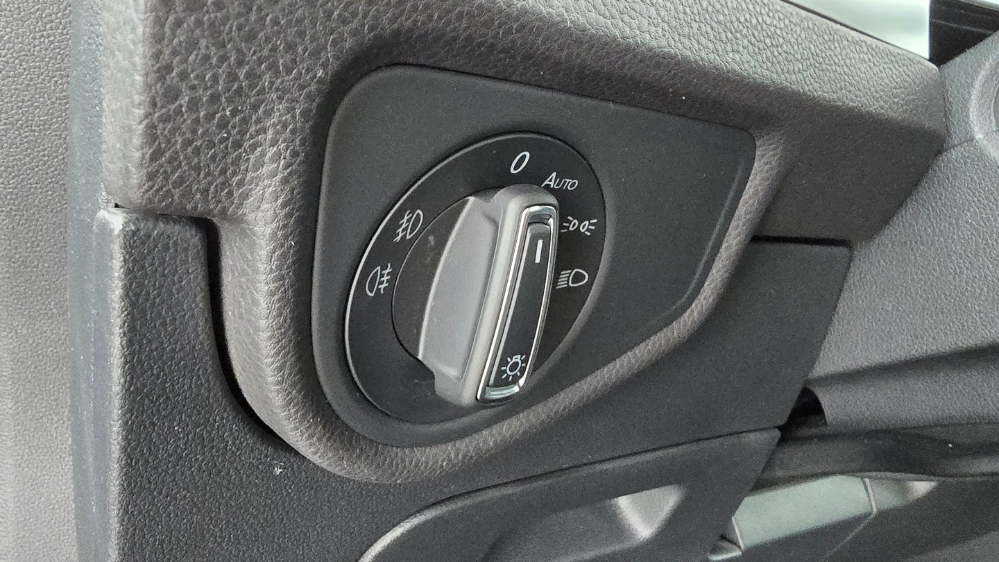 VW Touran TDI SCR DSG 5-Sitzer | Bild 11 von 25