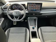 VW T-Roc R-Line eTSI DSG in Pure White Dach Black Uni
