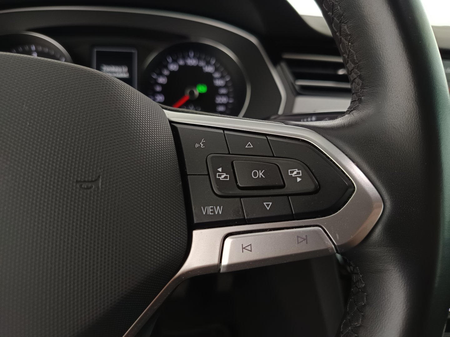 VW Passat Variant Business TDI DSG | Bild 17 von 34