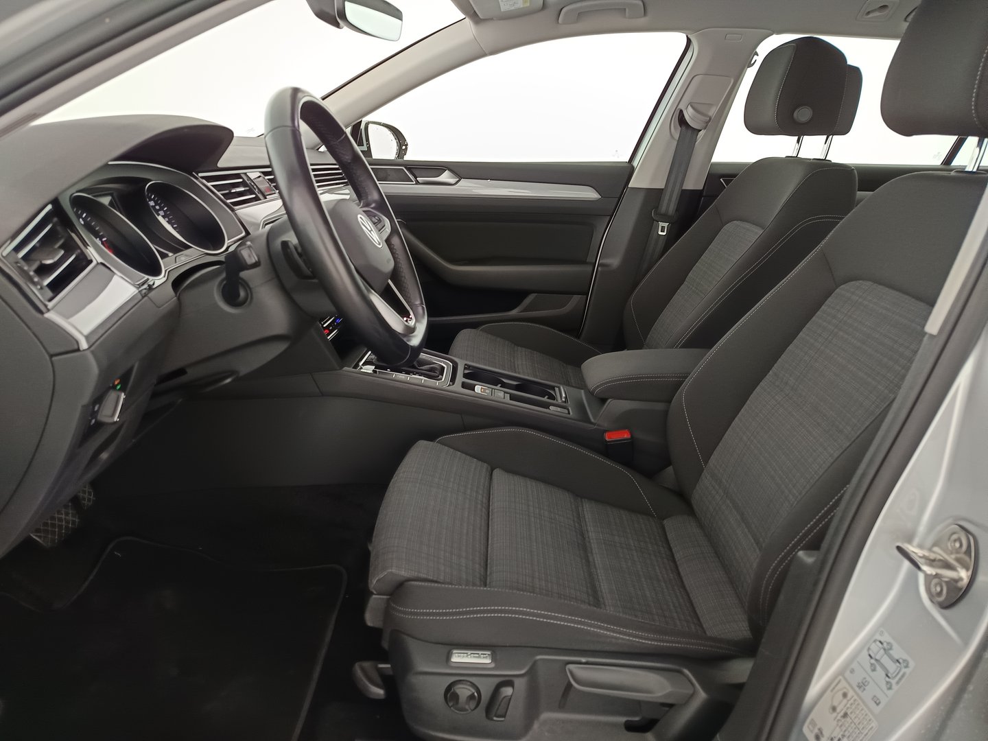 VW Passat Variant Business TDI DSG | Bild 13 von 34