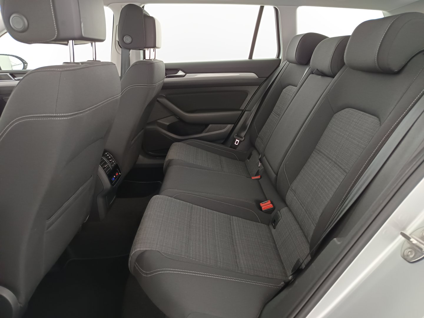 VW Passat Variant Business TDI DSG | Bild 28 von 34