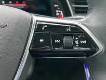 Audi A6 Avant 45 TDI quattro Sport in GLETSCHERWEISS METALLIC