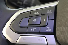 VW T-Roc Life eTSI DSG in Pure White Dach Black Uni