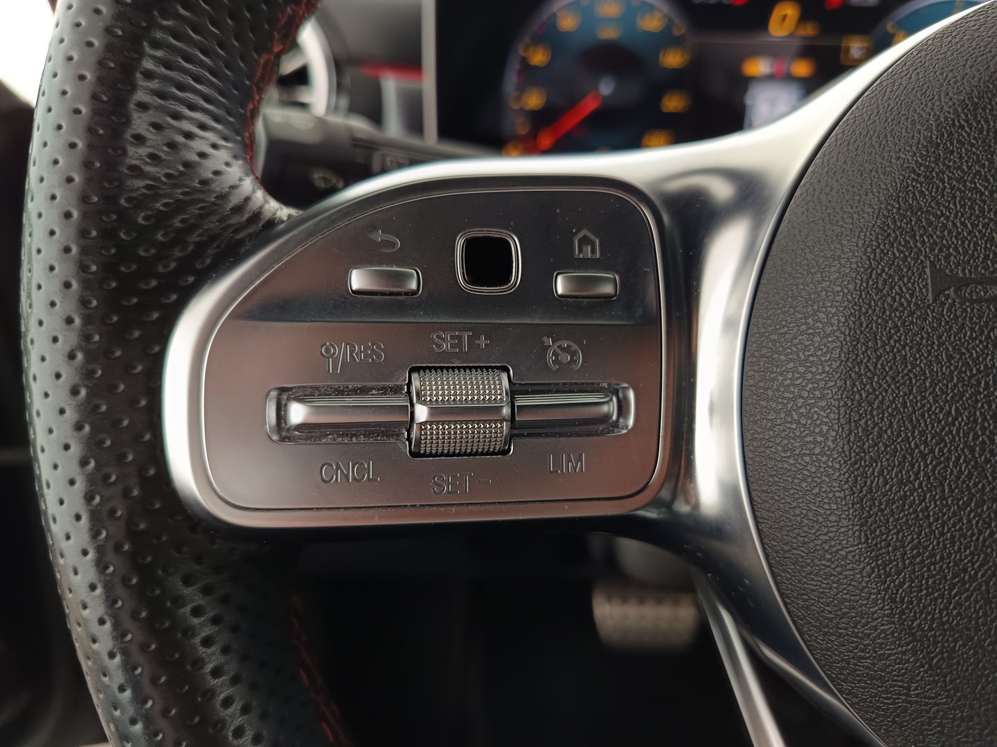Mercedes CLA 180 d Shooting Brake | Bild 16 von 35
