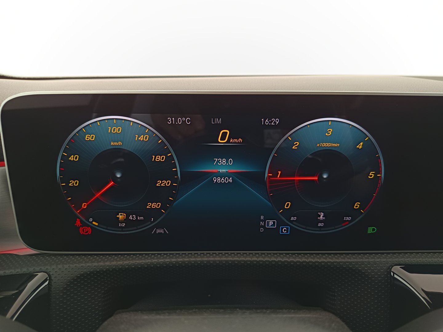 Mercedes CLA 180 d Shooting Brake | Bild 15 von 35
