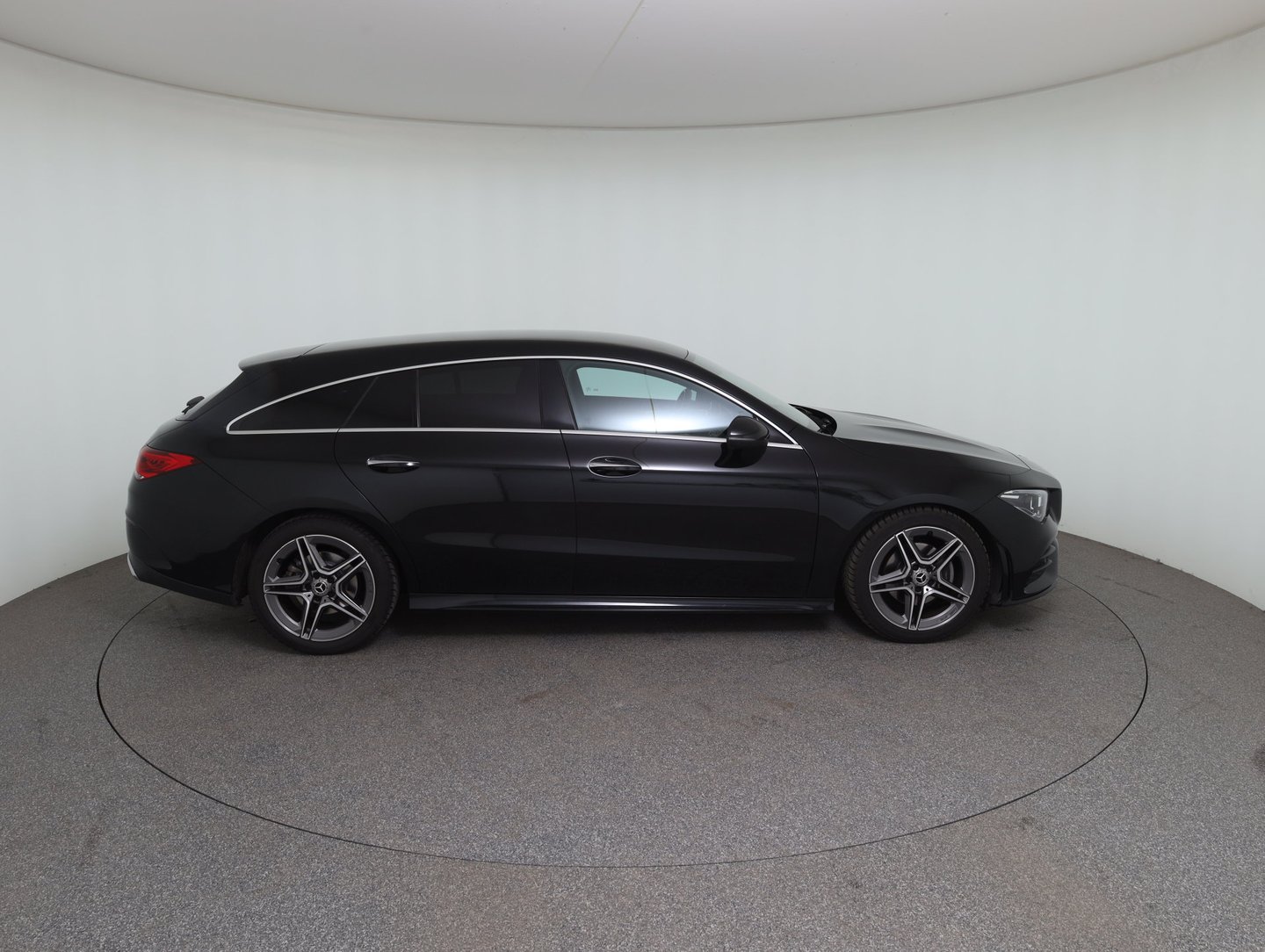Mercedes CLA 180 d Shooting Brake | Bild 4 von 35