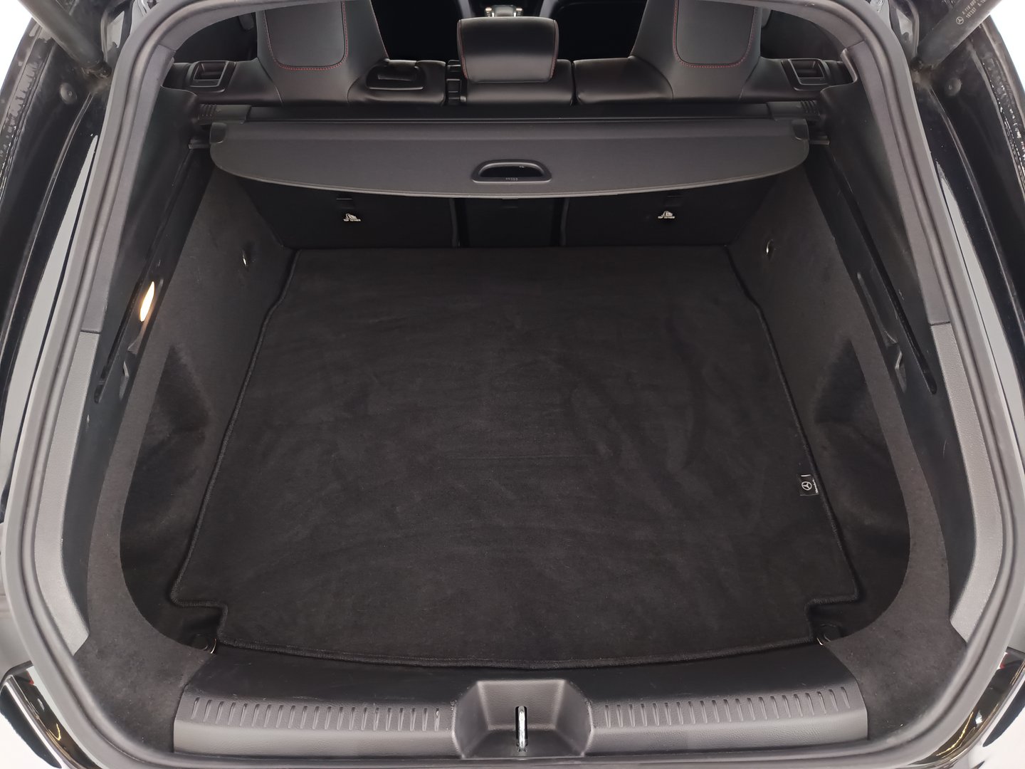 Mercedes CLA 180 d Shooting Brake | Bild 31 von 35
