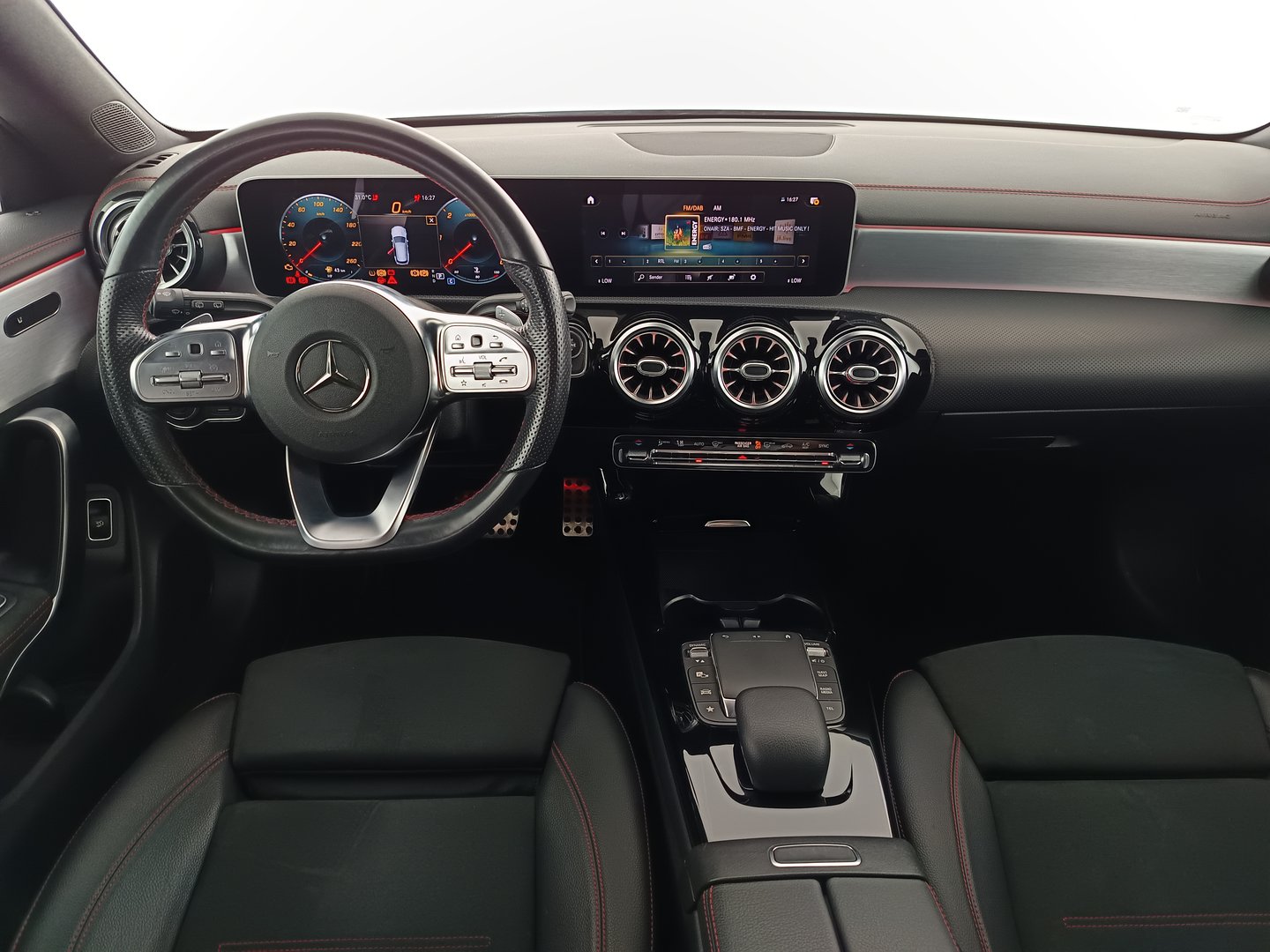 Mercedes CLA 180 d Shooting Brake | Bild 14 von 35