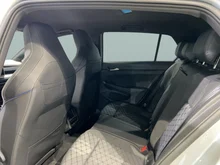 VW Golf R-Line mHEV TSI DSG in Oyster Silver Metallic Dach Schwarz
