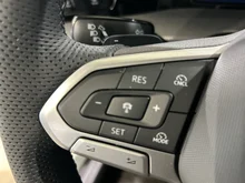 VW Golf R-Line mHEV TSI DSG in Oyster Silver Metallic Dach Schwarz